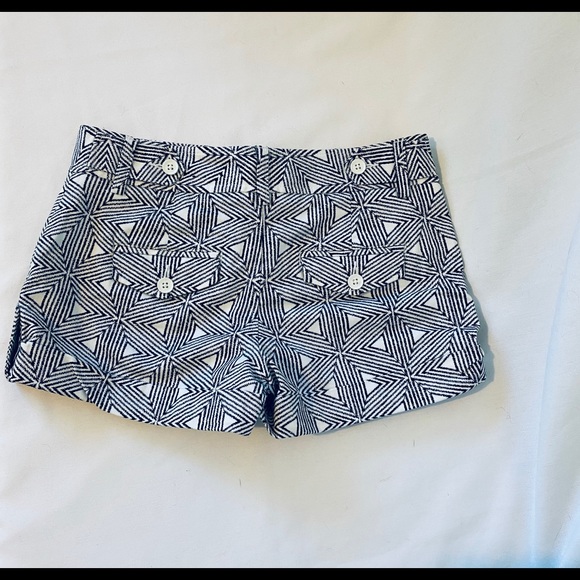 Express black and white shorts - Picture 5 of 6